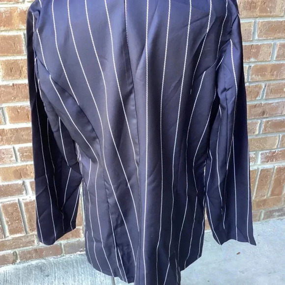 Elegant Stripe Blazer - Picture 3 of 5